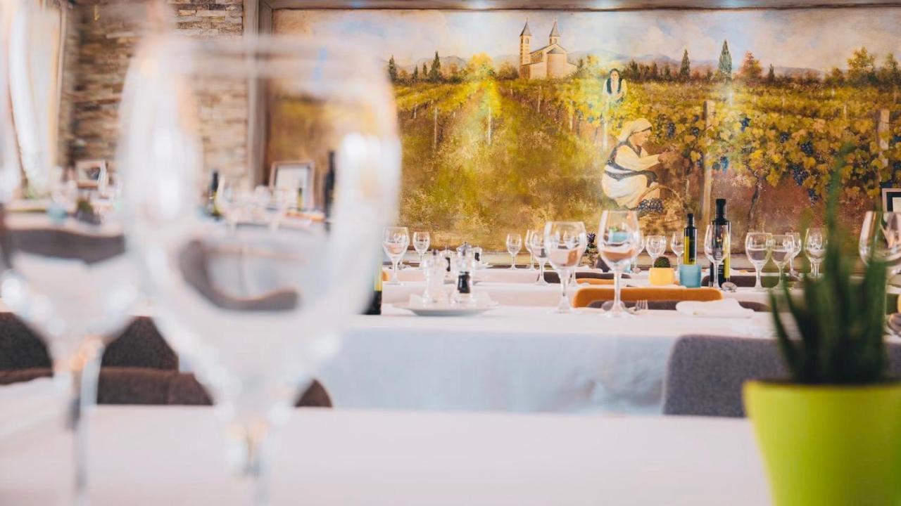 Wine Hotel Cesarica Međugorje Eksteriør billede